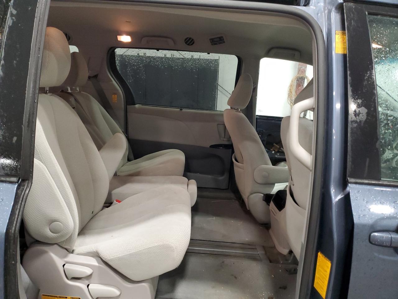 2014 TOYOTA SIENNA