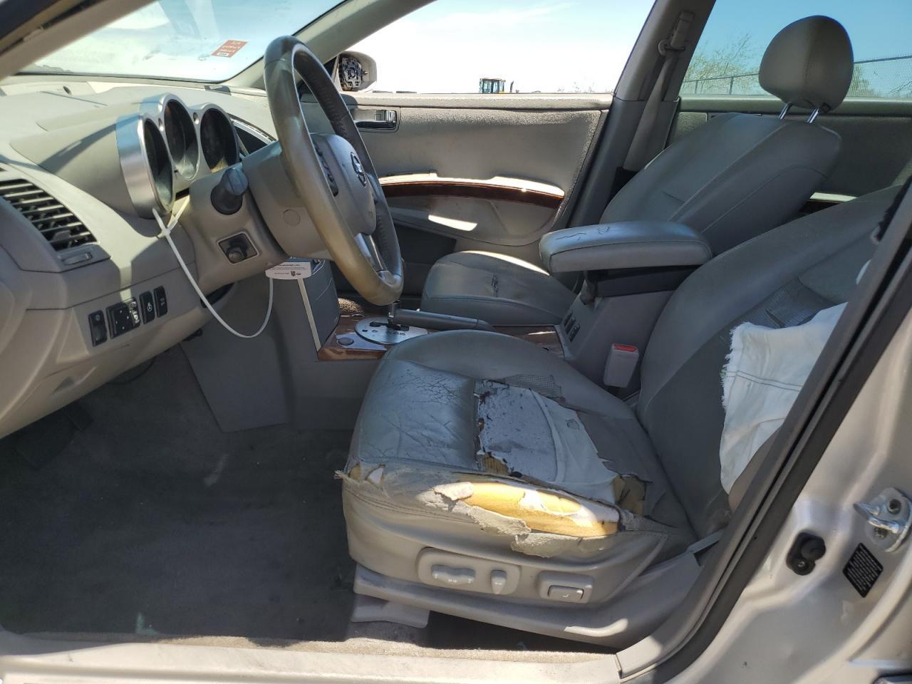 2005 NISSAN Maxima
