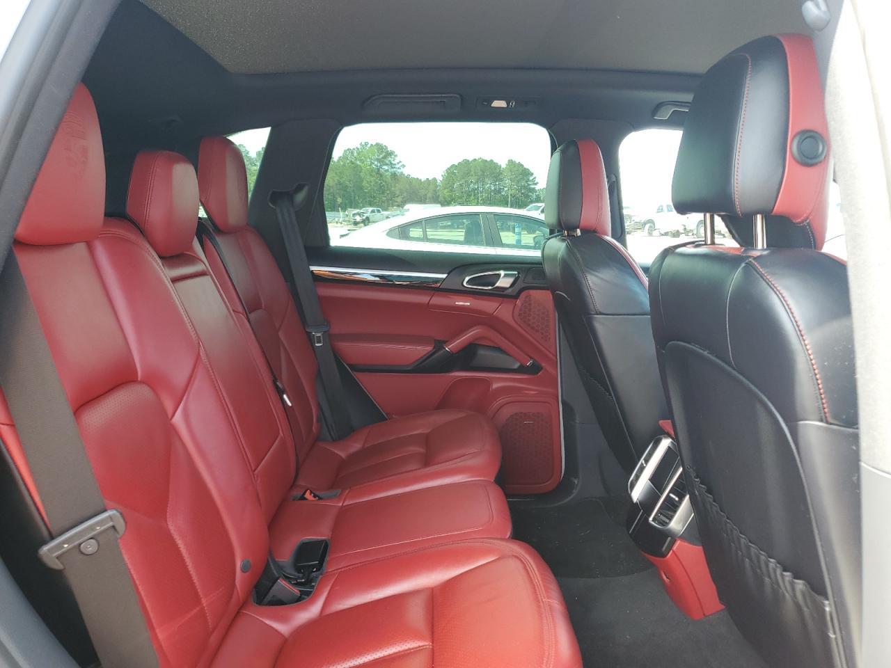 2017 PORSCHE CAYENNE