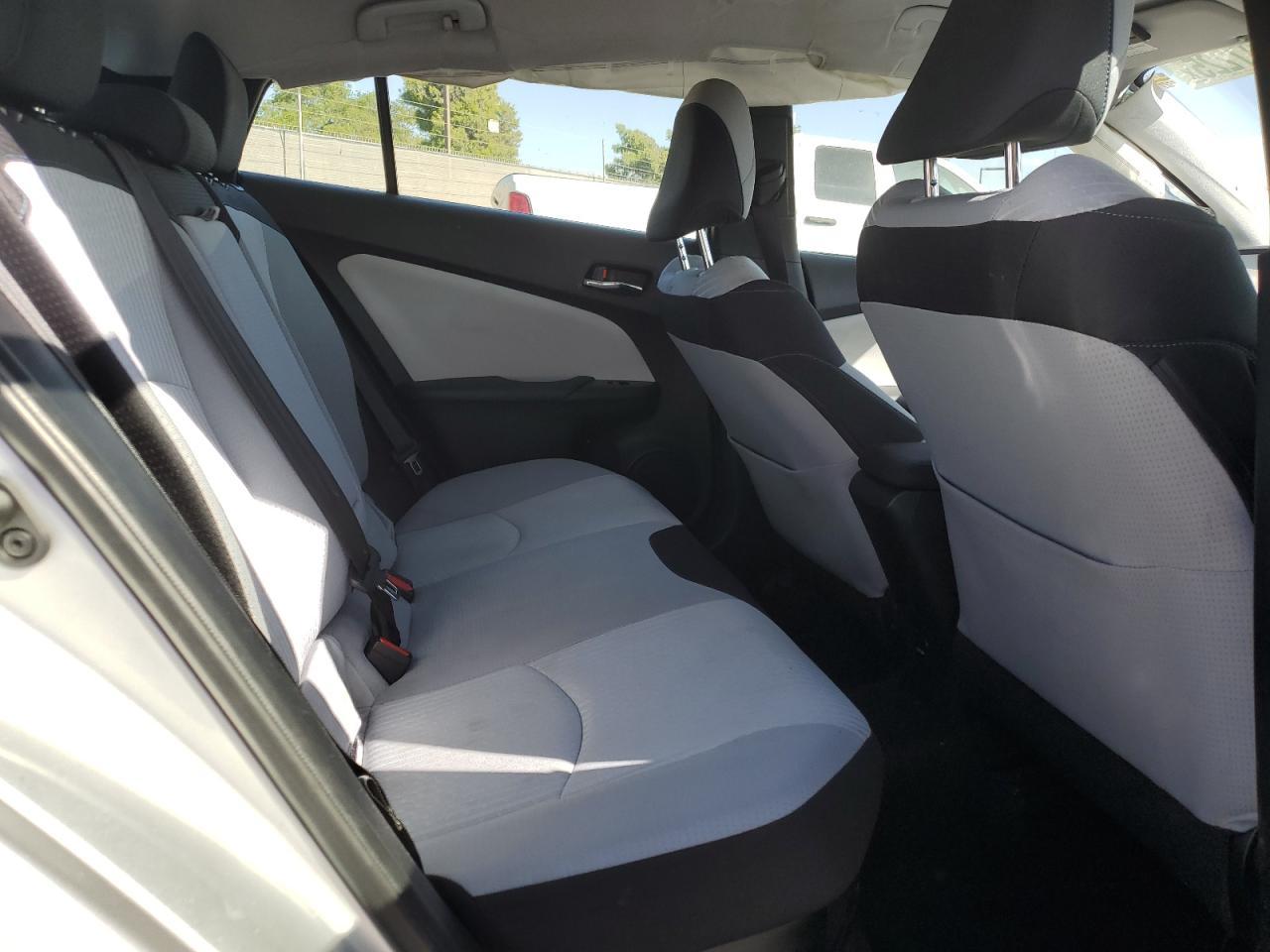 2016 TOYOTA PRIUS