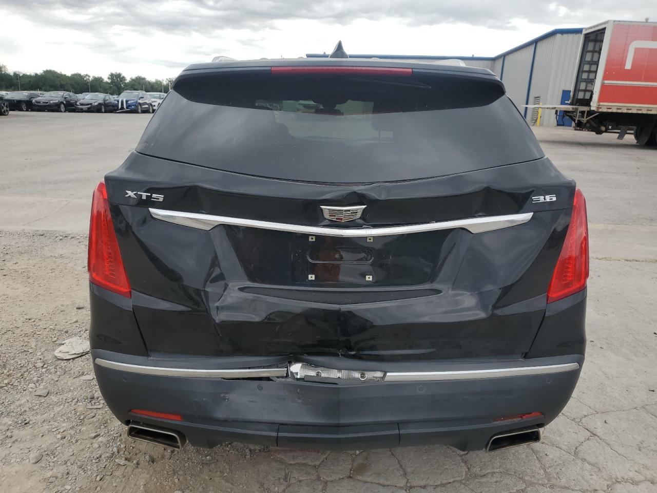 2017 CADILLAC XT5