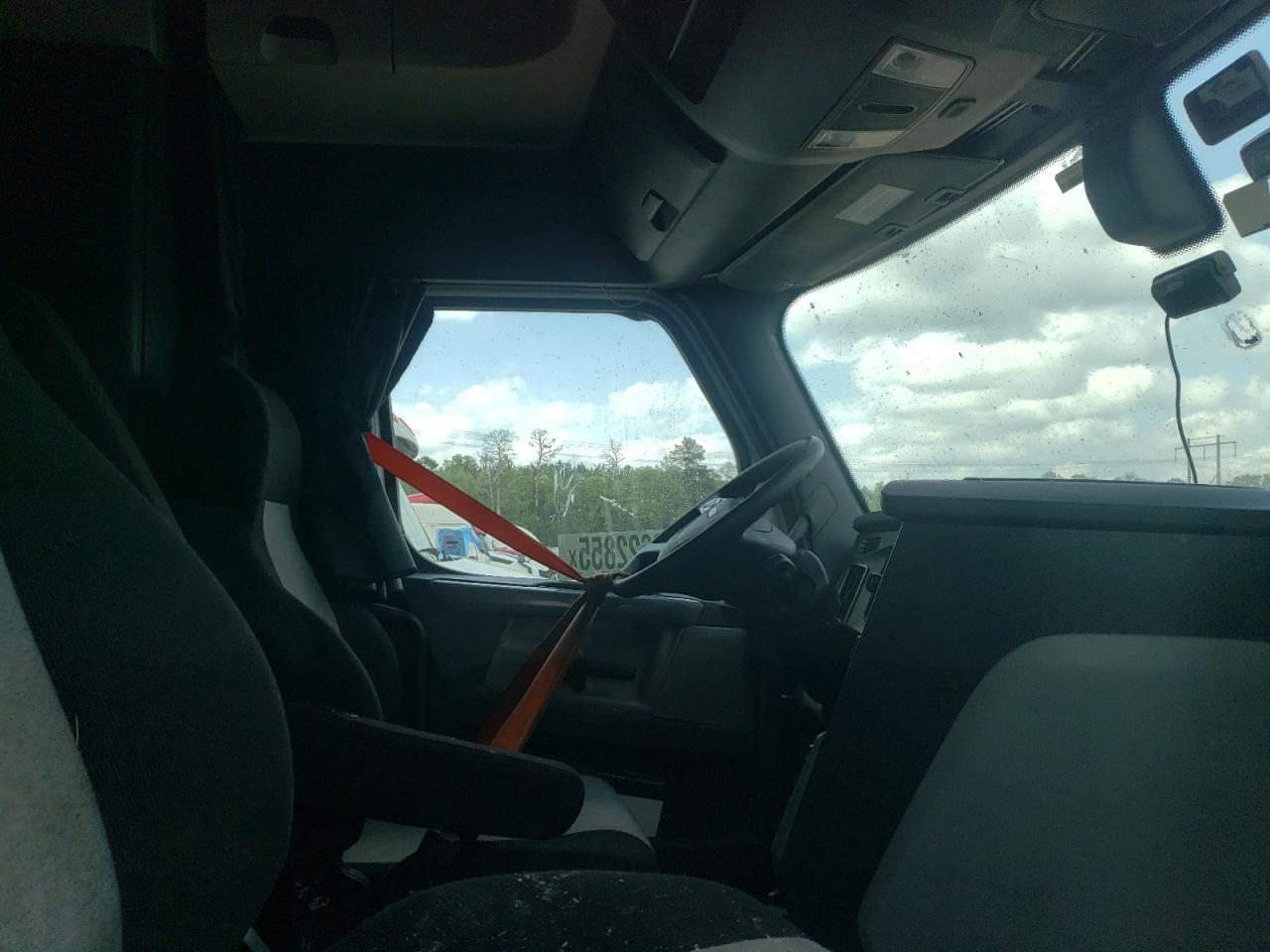 2020 FREIGHTLINER CASCADIA 126