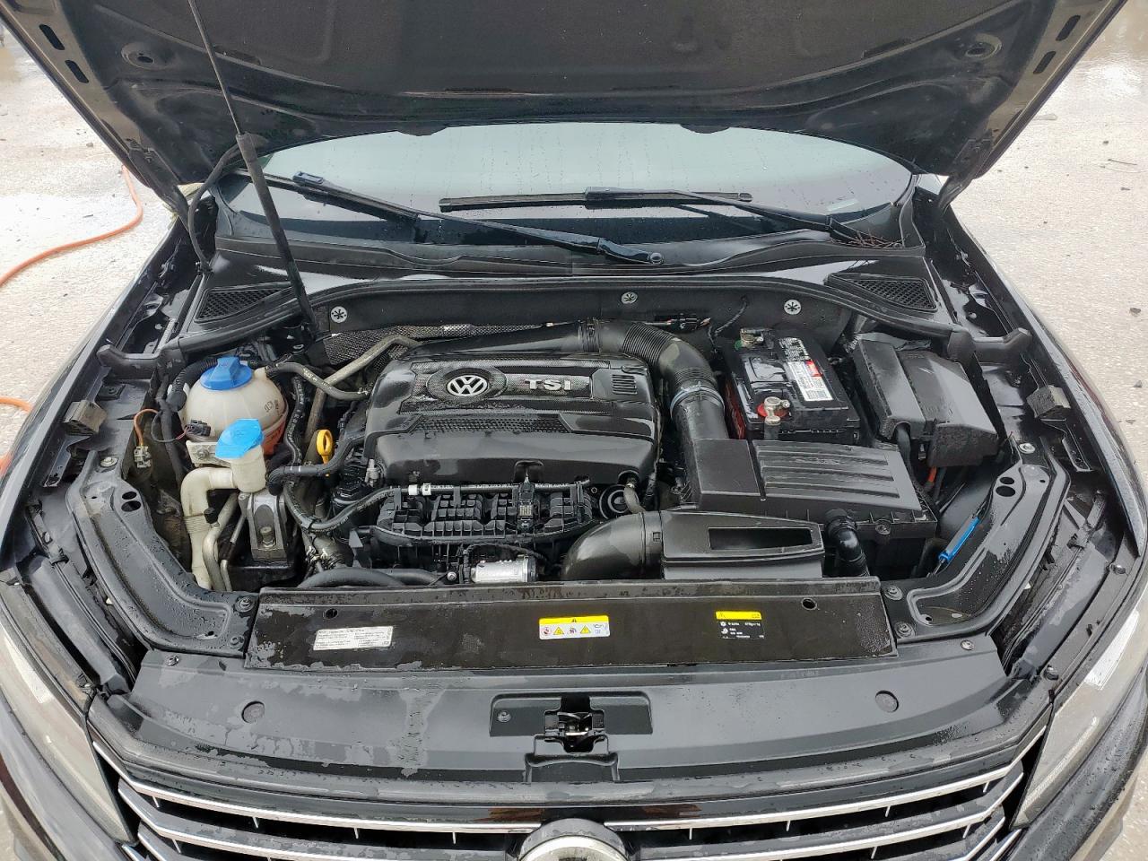 2016 VOLKSWAGEN Passat