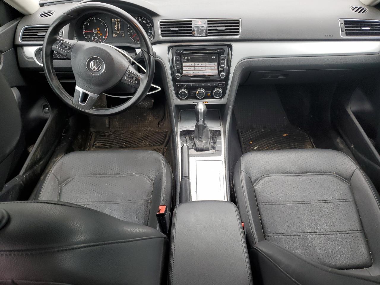 2012 VOLKSWAGEN Passat