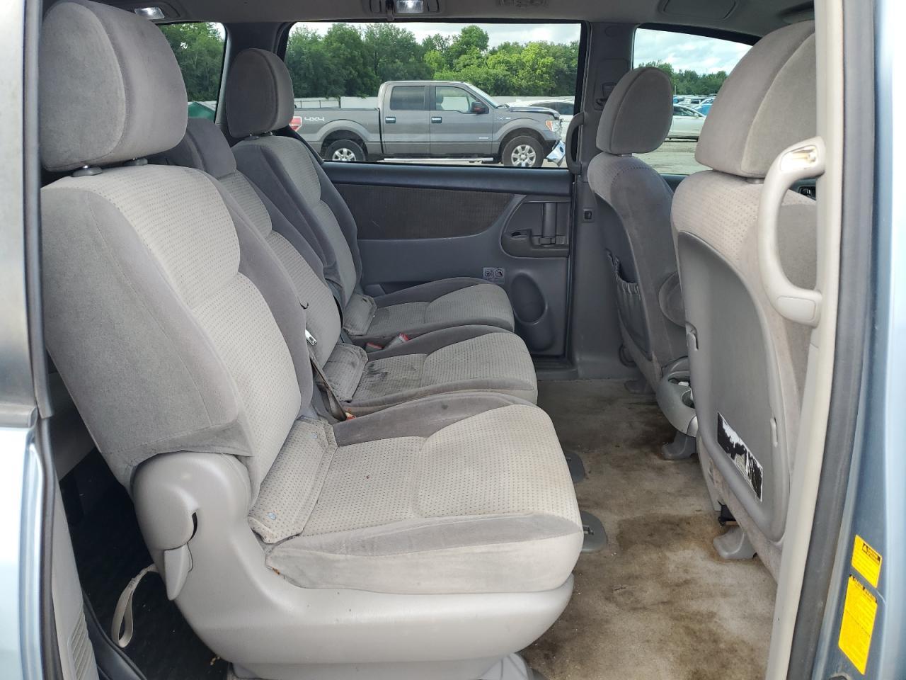 2009 TOYOTA SIENNA