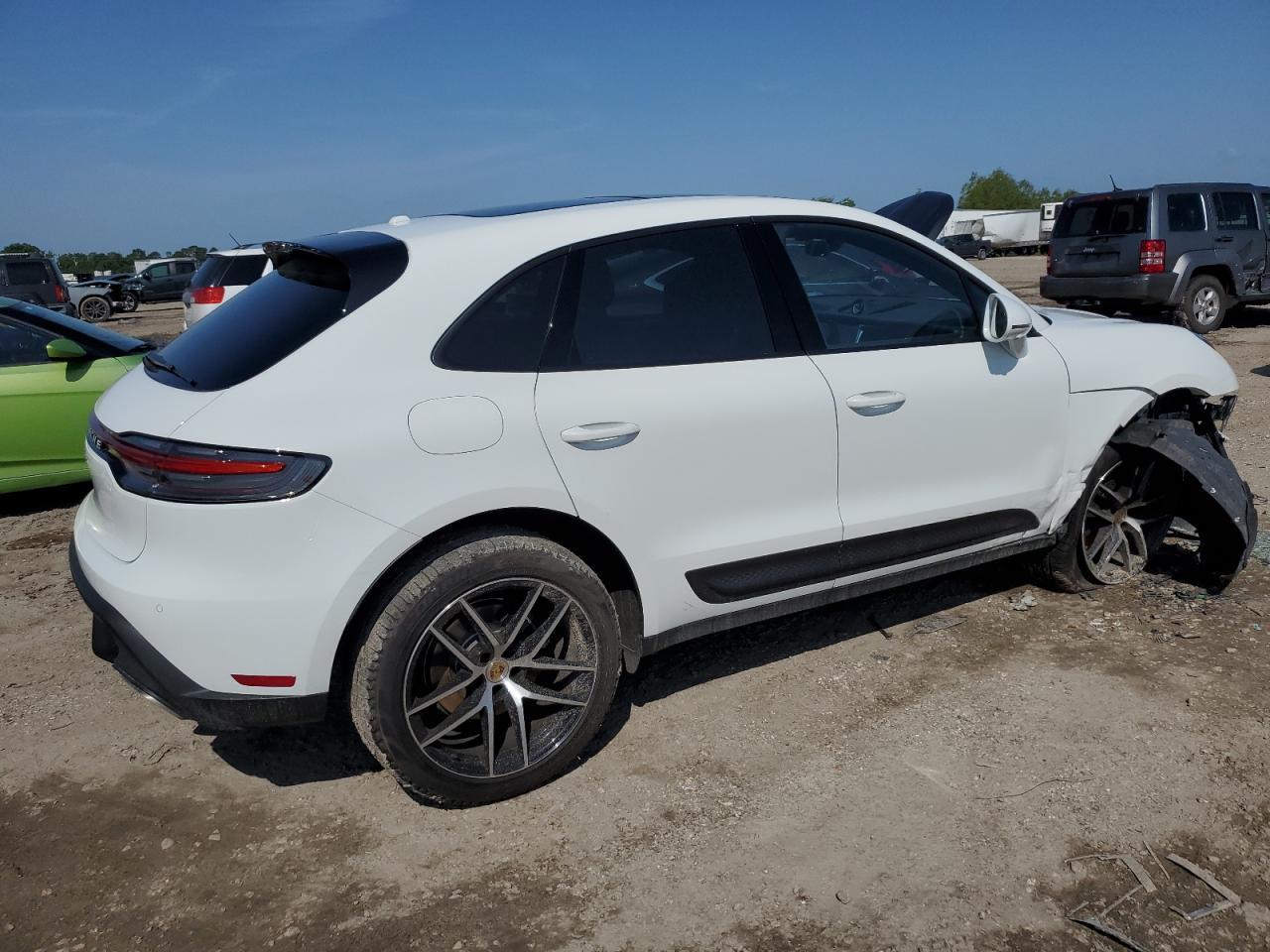 2025 PORSCHE Macan