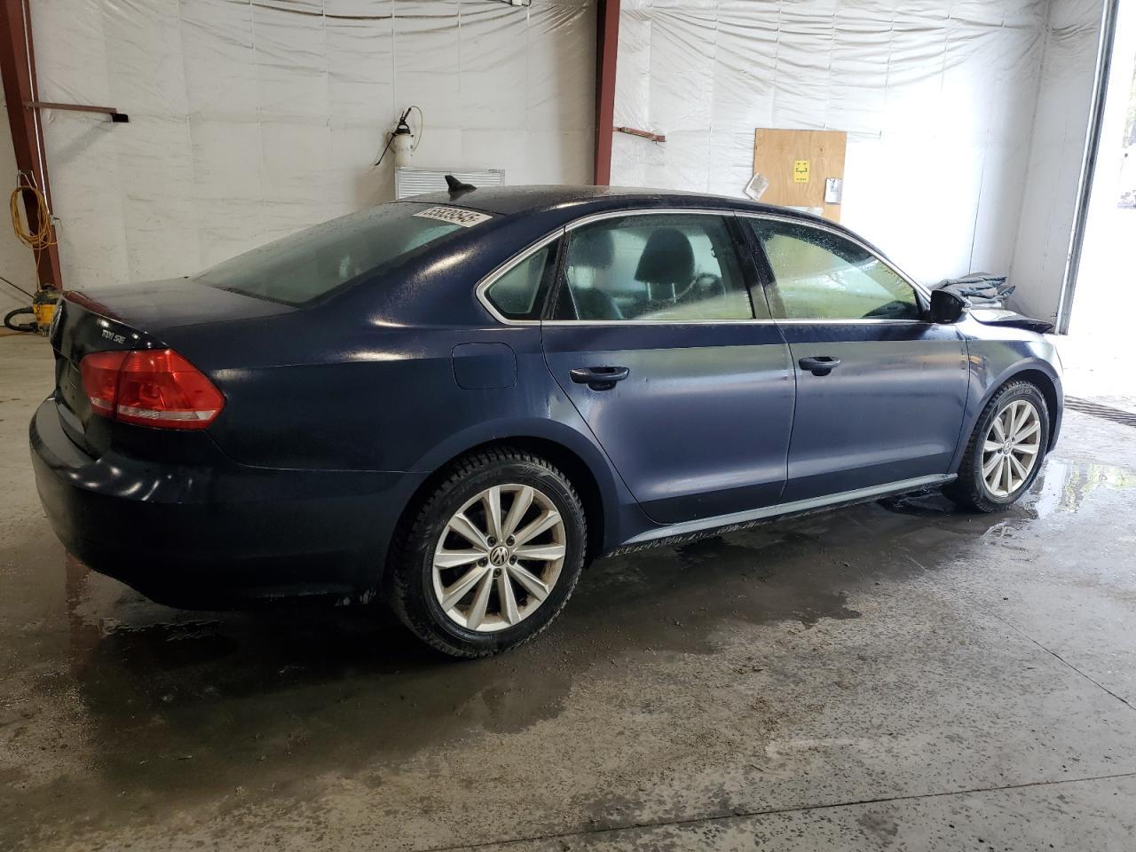 2012 VOLKSWAGEN Passat