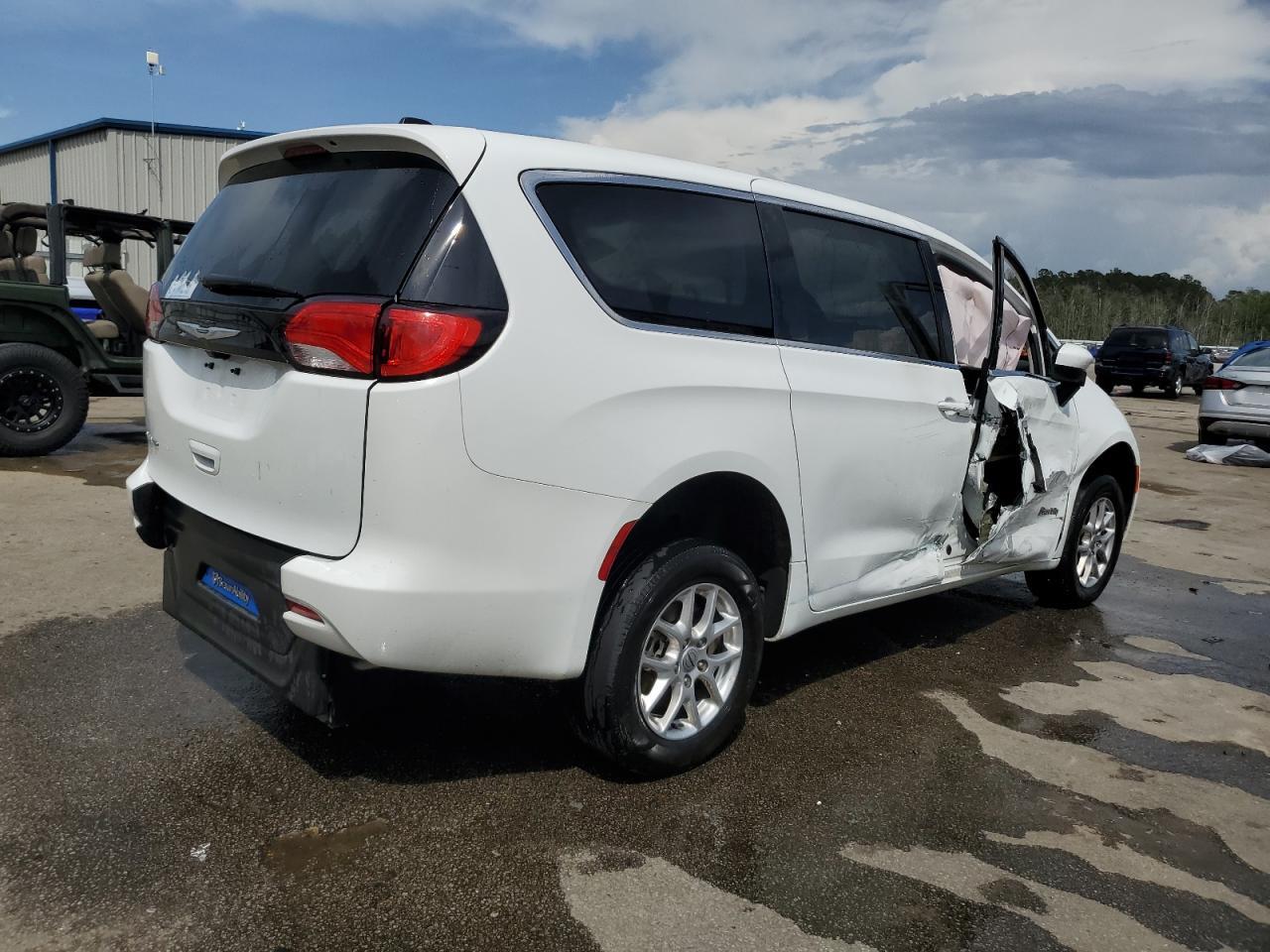 2023 CHRYSLER Voyager