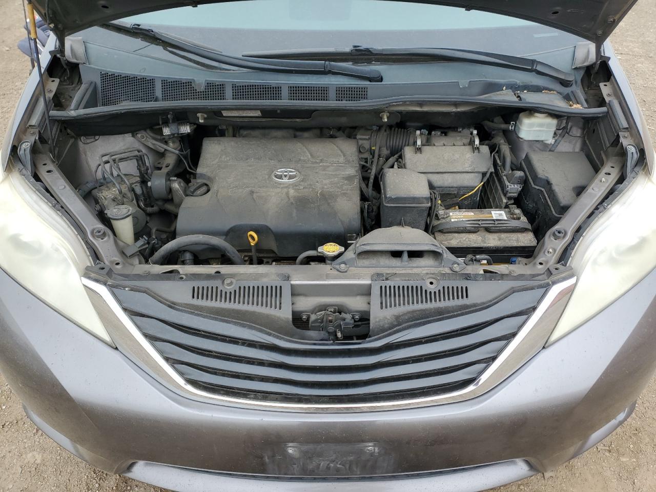 2012 TOYOTA SIENNA