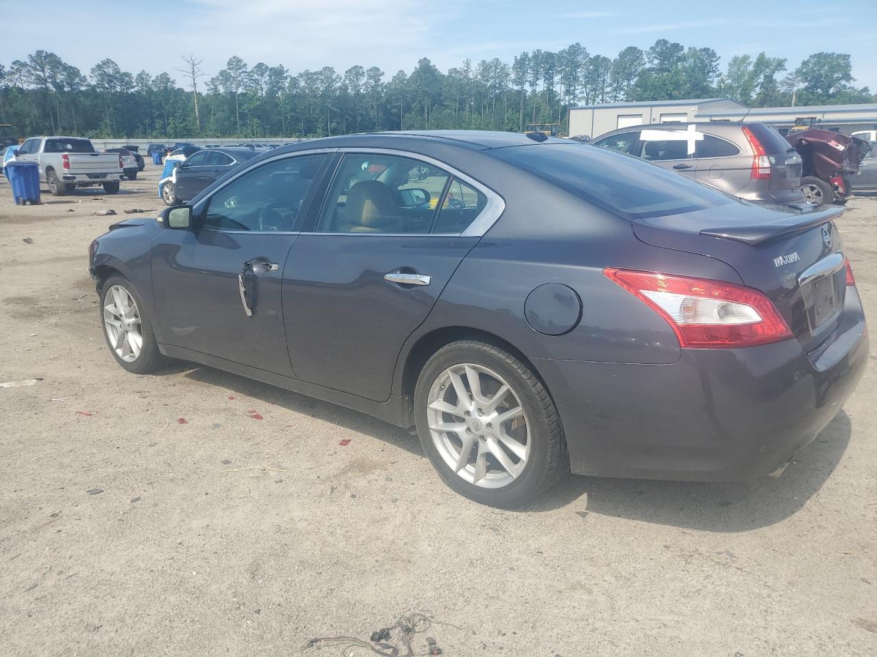 2010 NISSAN Maxima