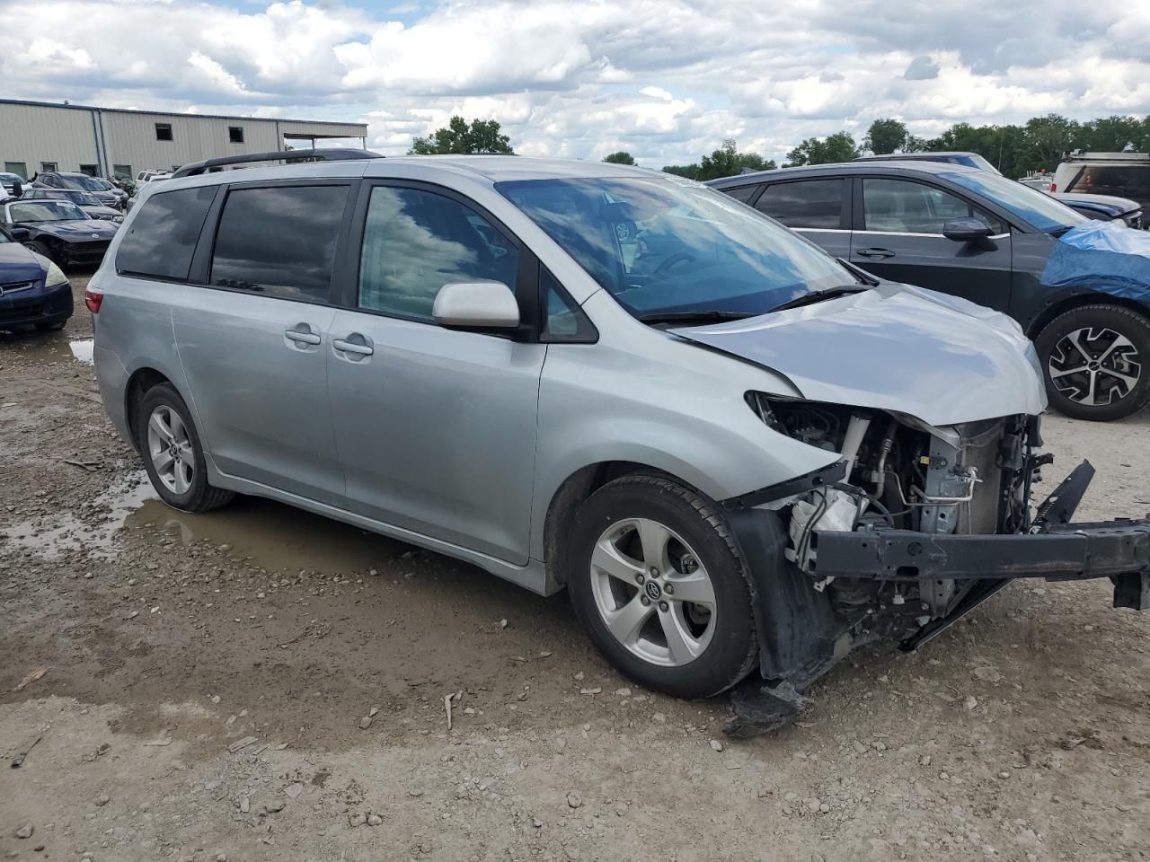2019 TOYOTA SIENNA