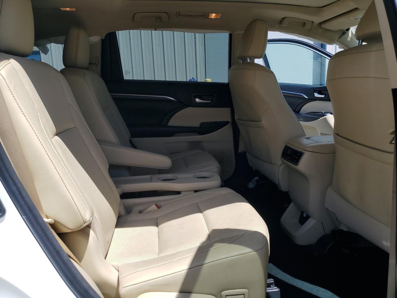 2016 TOYOTA HIGHLANDER