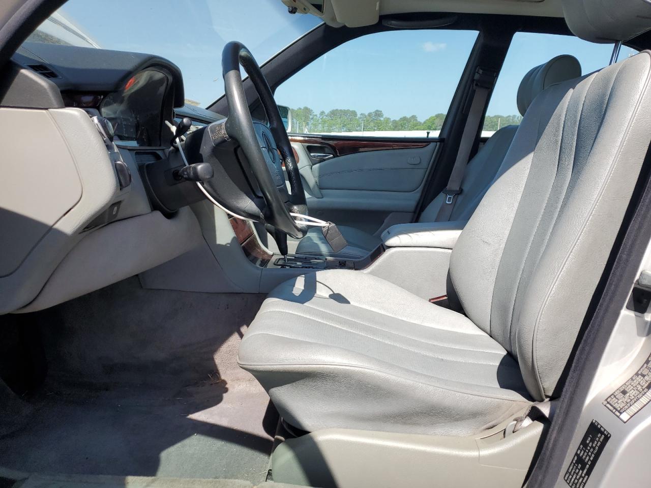1996 MERCEDES-BENZ E-Class