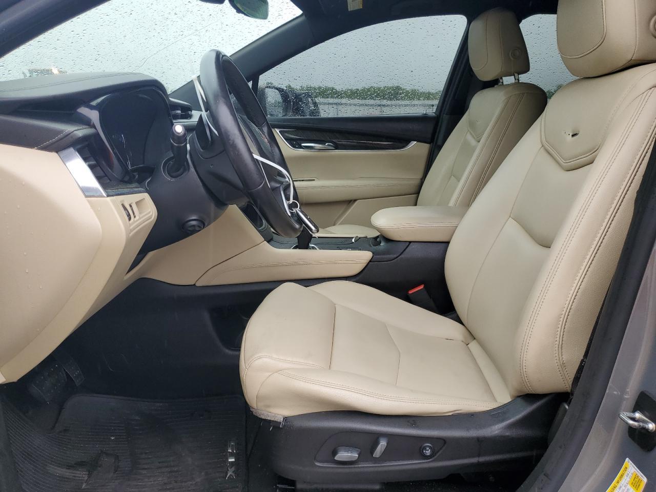 2017 CADILLAC XT5