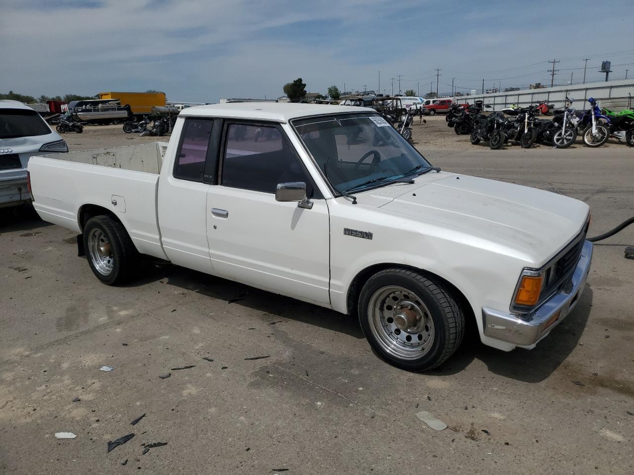 1985 NISSAN 720