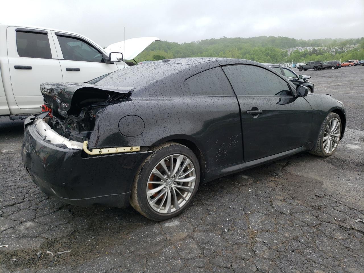 2011 INFINITI G37