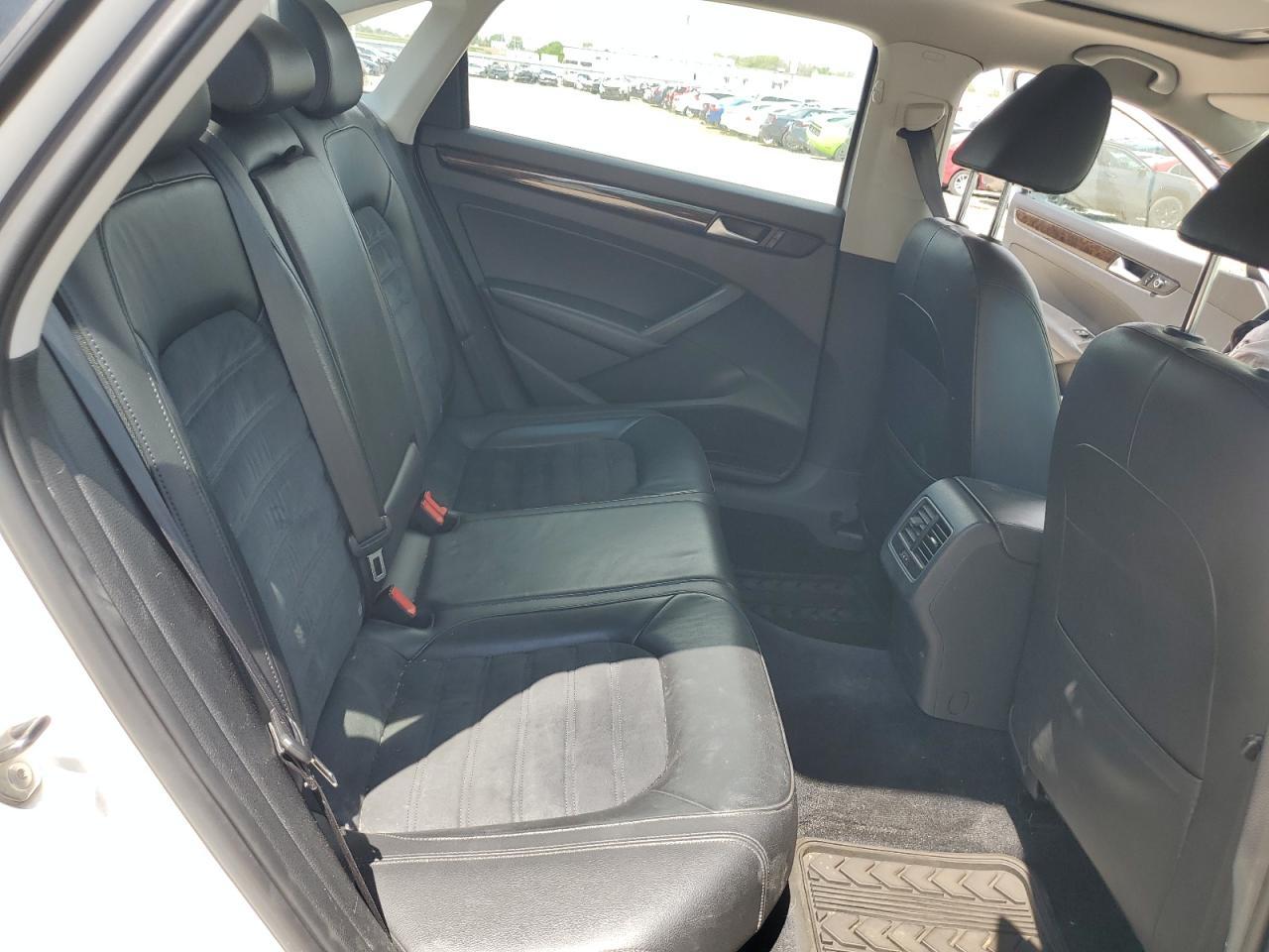 2014 VOLKSWAGEN Passat