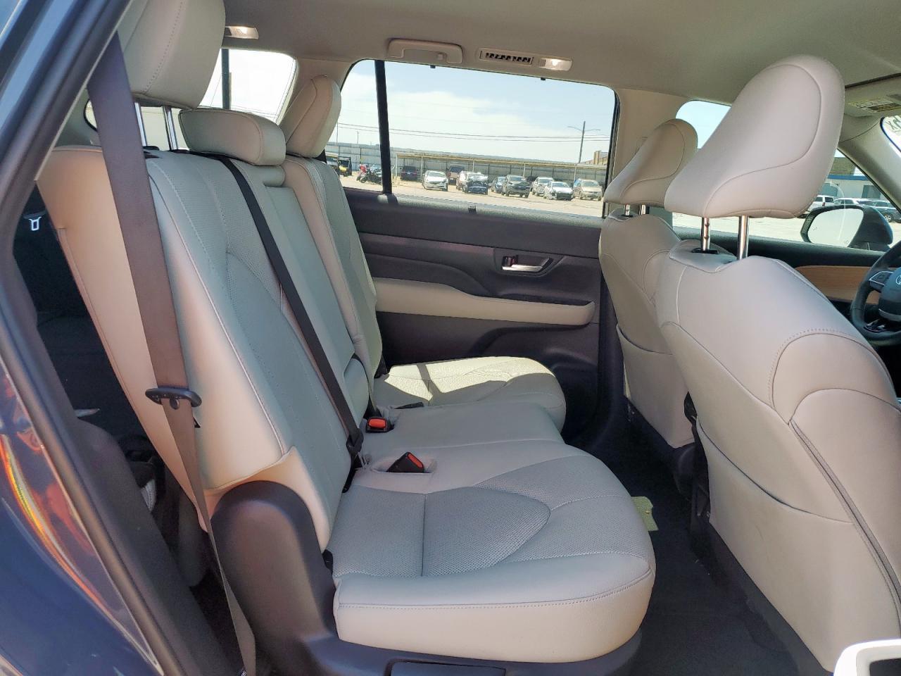 2024 TOYOTA HIGHLANDER