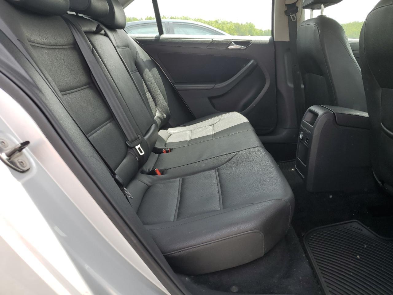 2011 VOLKSWAGEN JETTA
