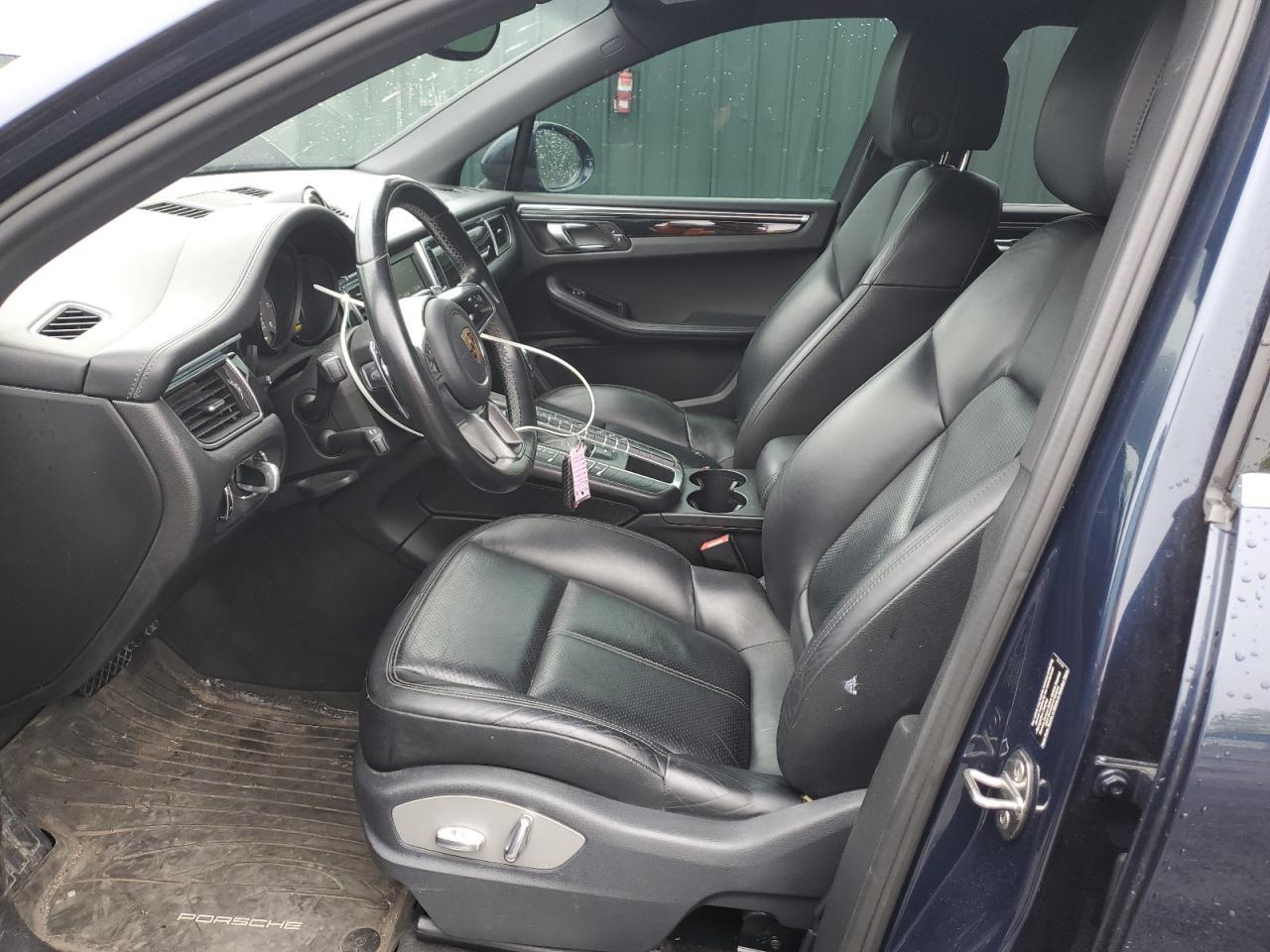 2016 PORSCHE Macan