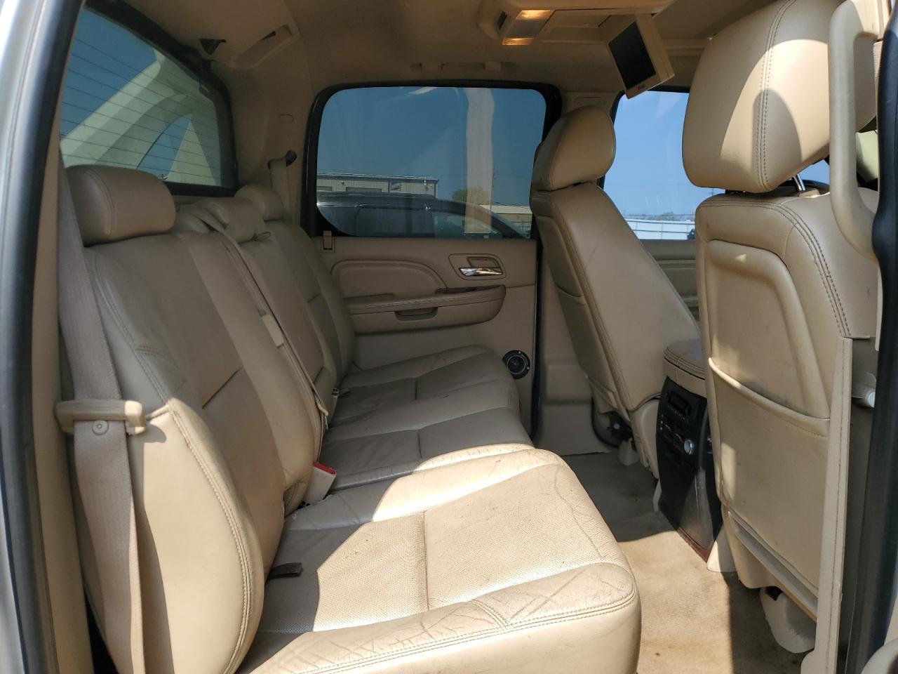 2011 CADILLAC ESCALADE