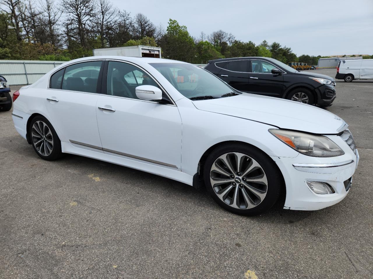 2014 HYUNDAI GENESIS