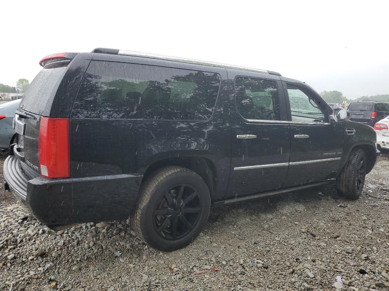 2011 CADILLAC Escalade ESV