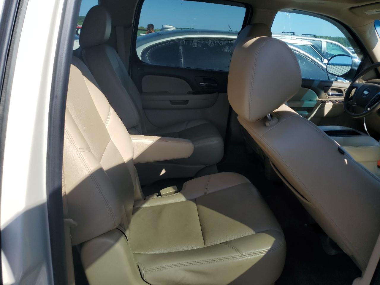 2012 CHEVROLET Suburban