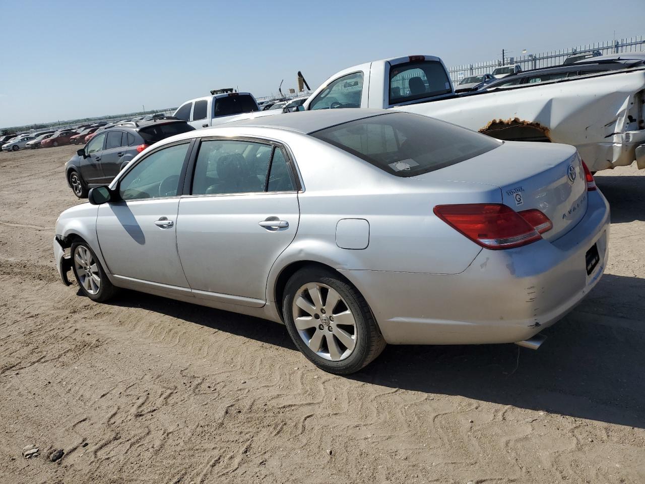 2005 TOYOTA Avalon