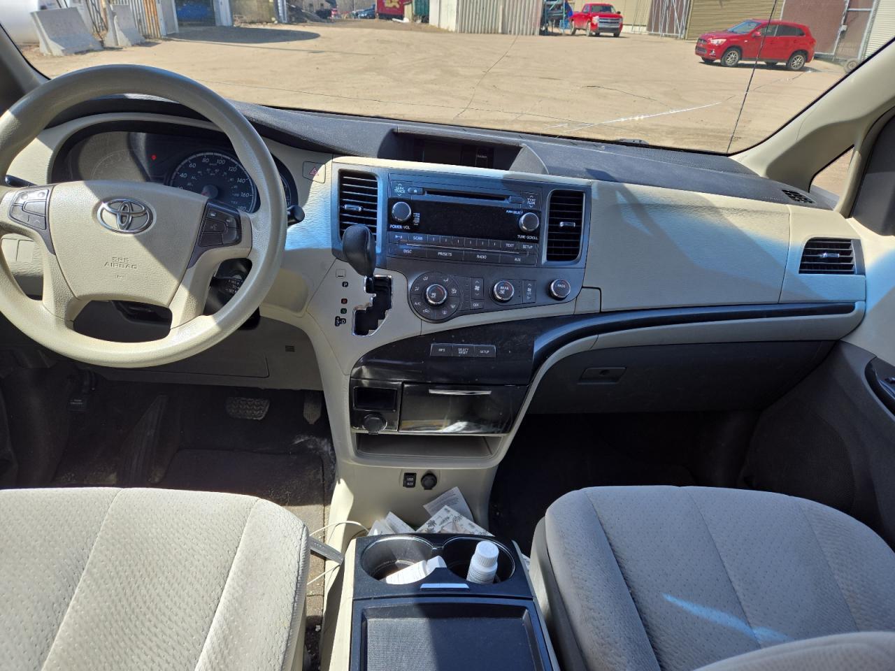 2011 TOYOTA SIENNA