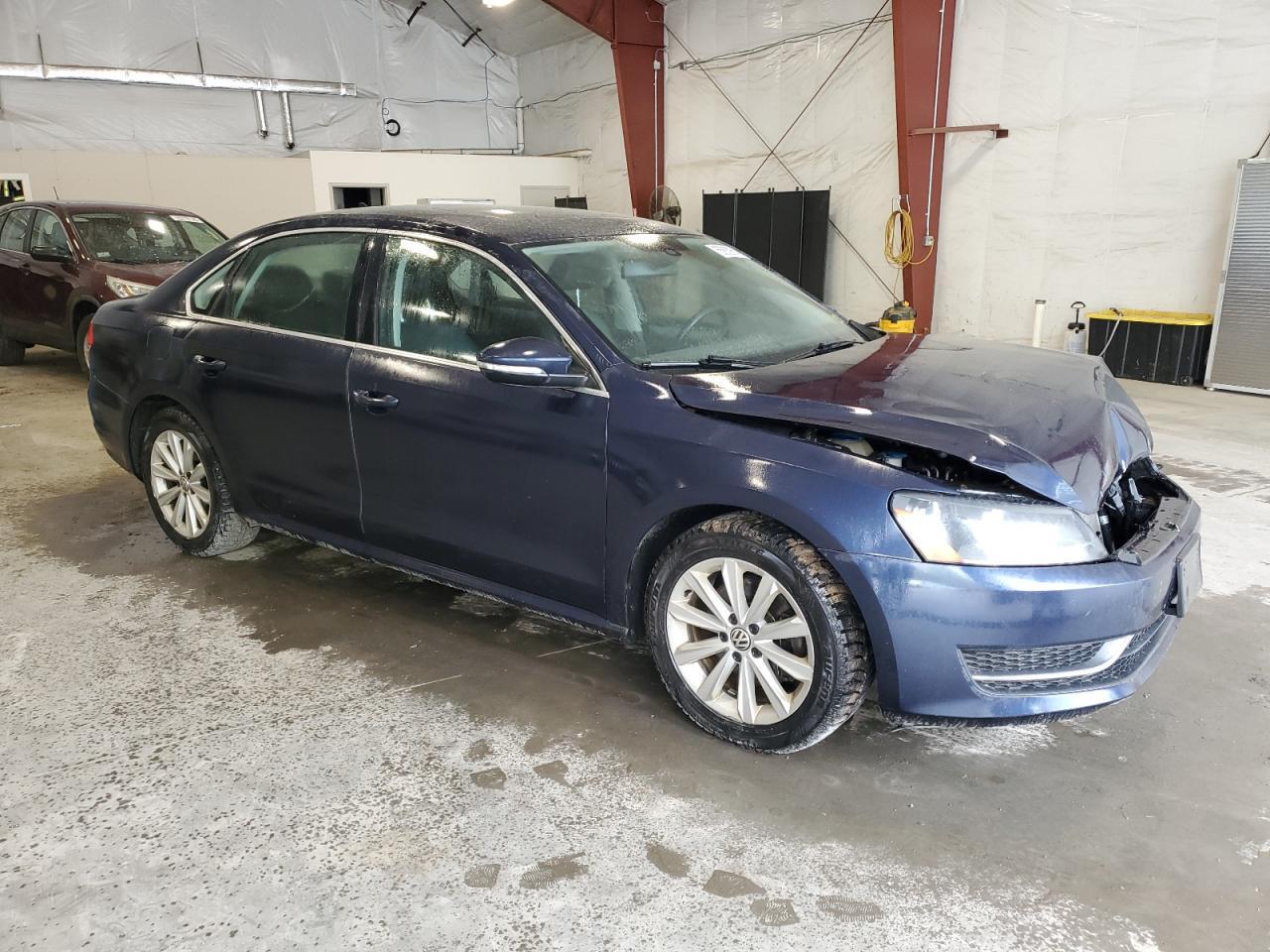 2012 VOLKSWAGEN Passat