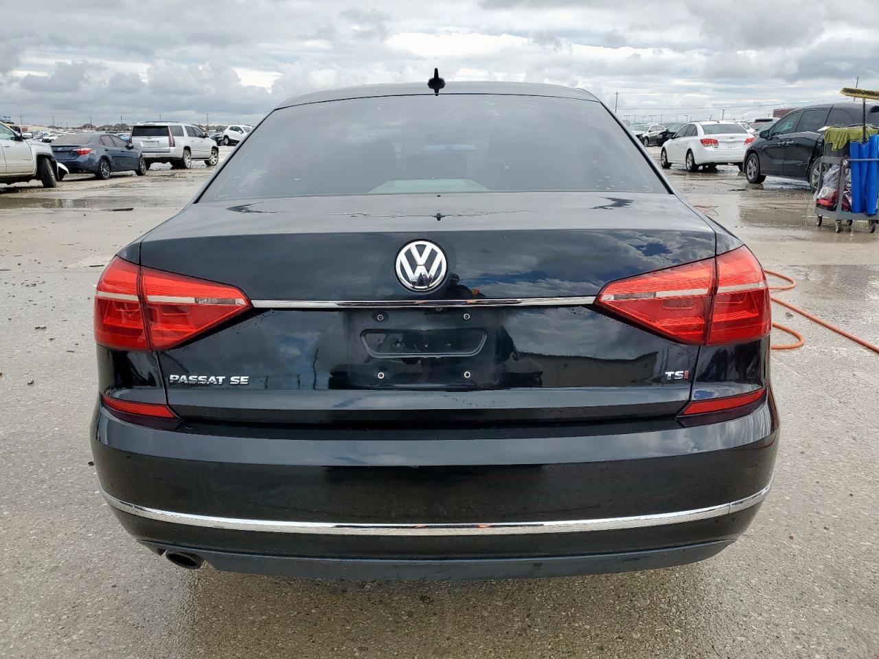 2016 VOLKSWAGEN Passat