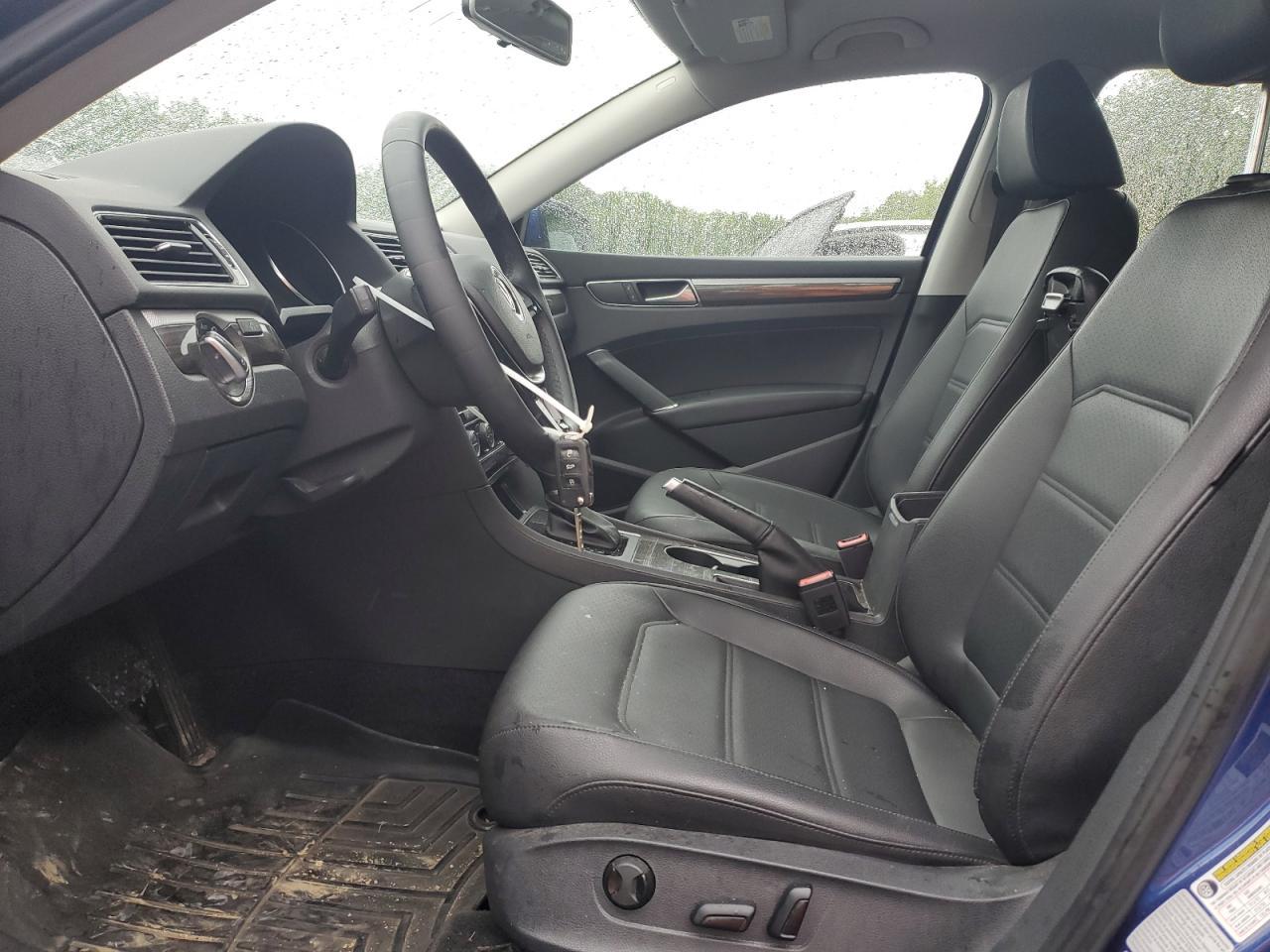 2016 VOLKSWAGEN Passat