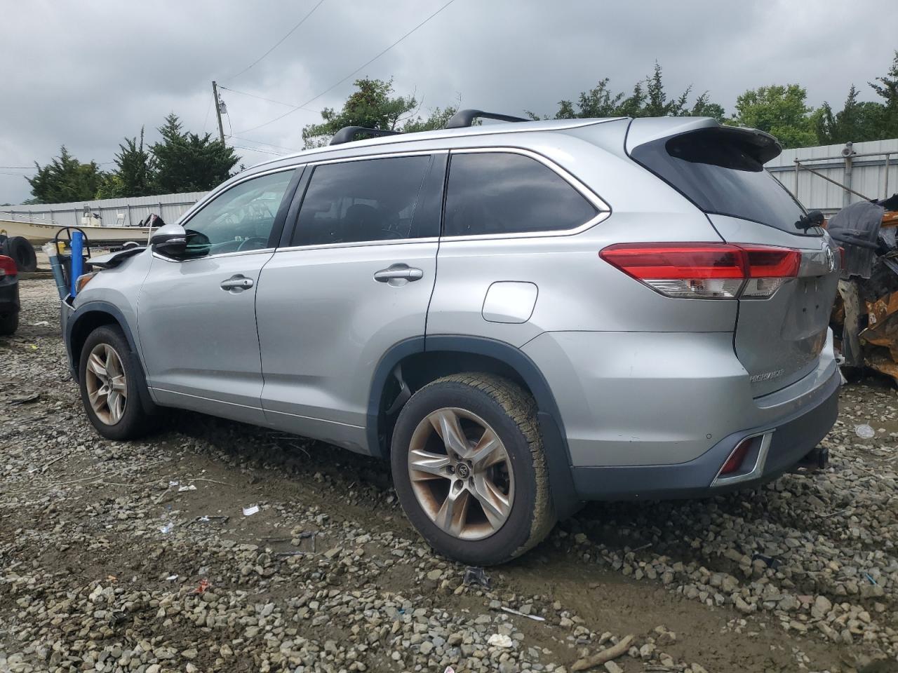 2017 TOYOTA HIGHLANDER