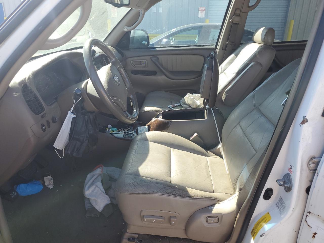 2004 TOYOTA Sequoia