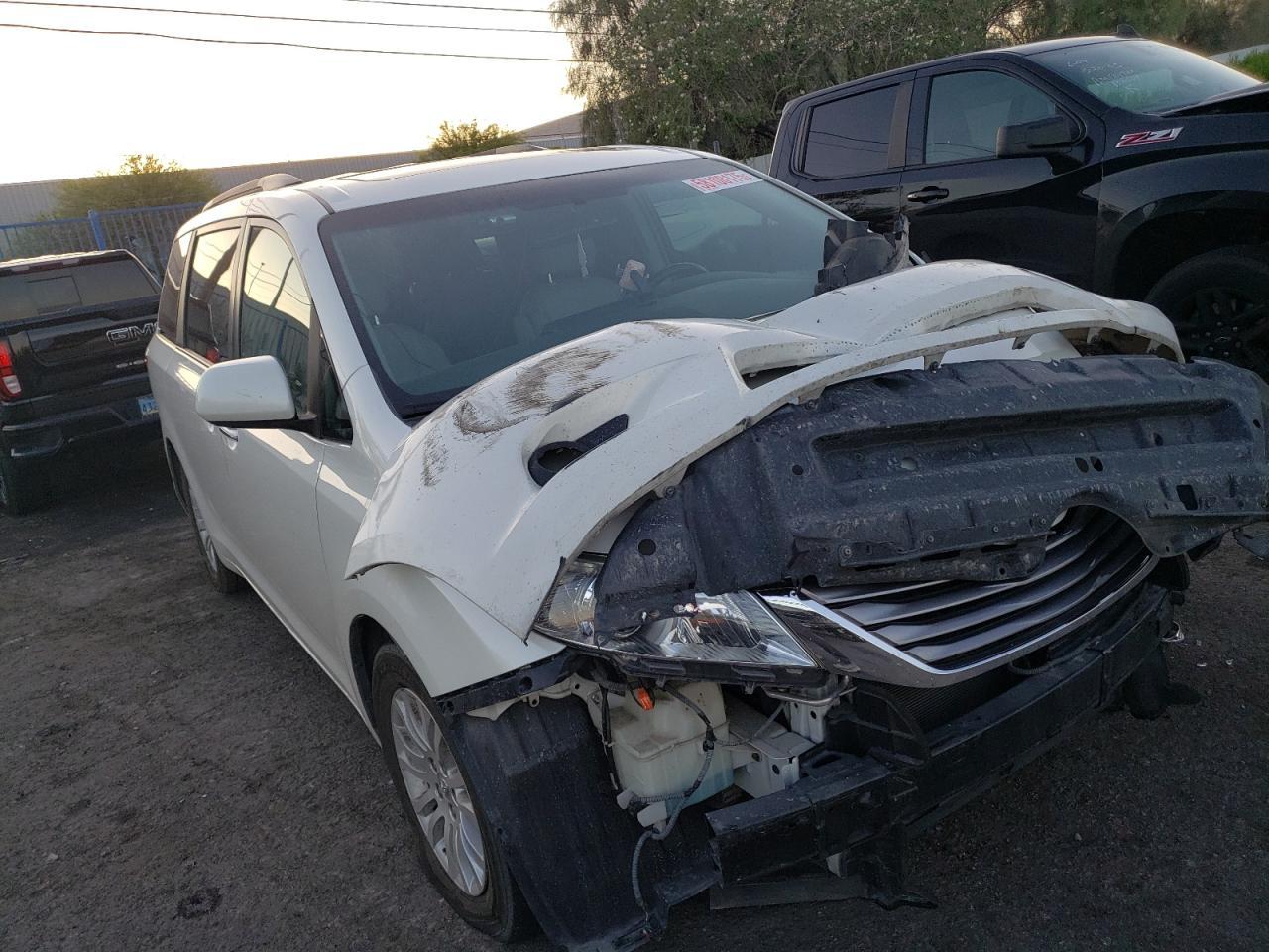 2017 TOYOTA SIENNA