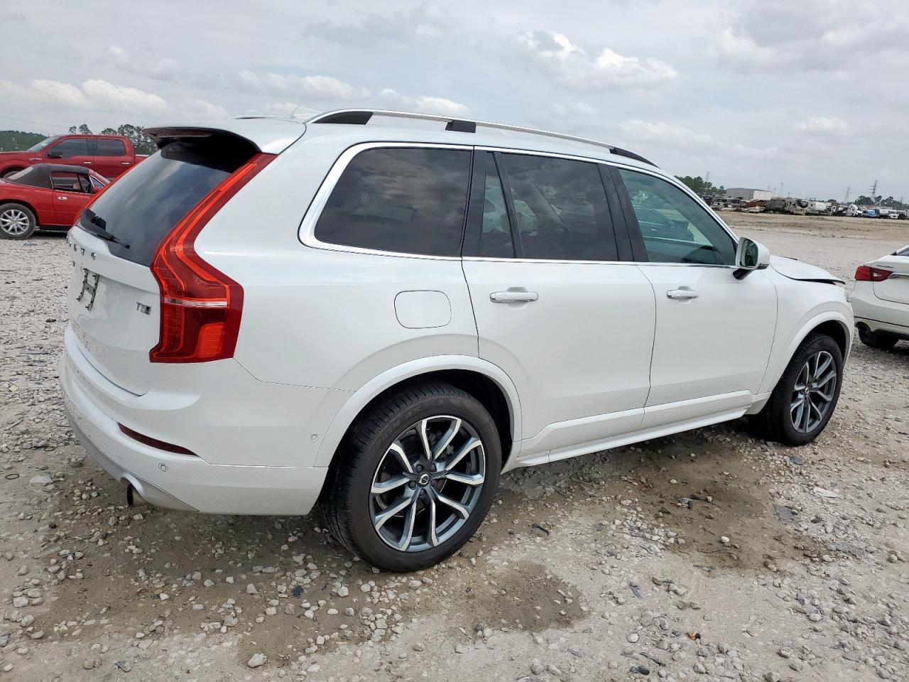 2018 VOLVO XC90