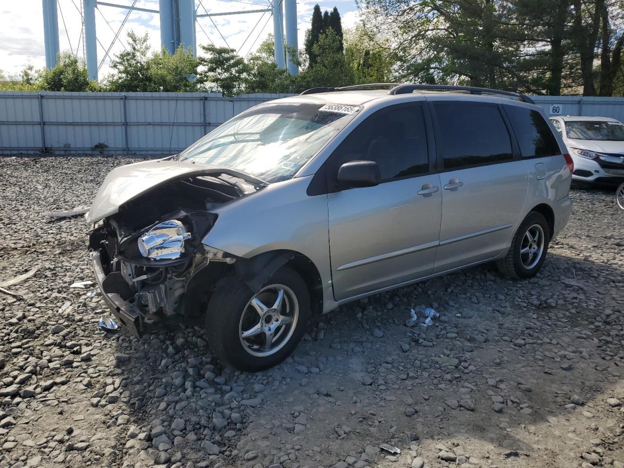 2004 TOYOTA SIENNA