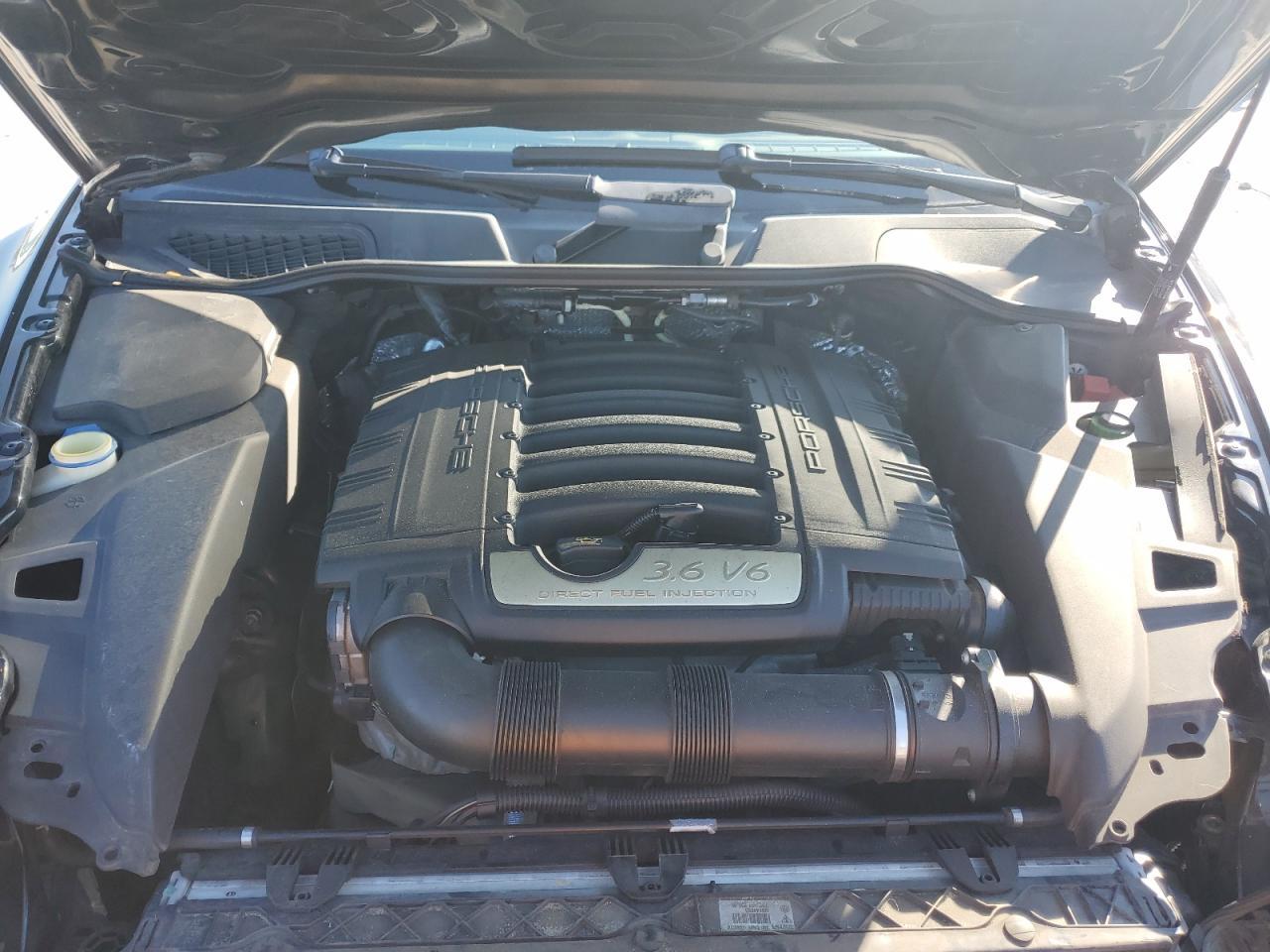 2014 PORSCHE CAYENNE