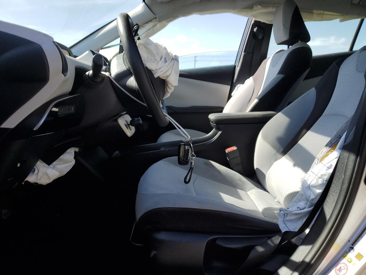 2016 TOYOTA PRIUS