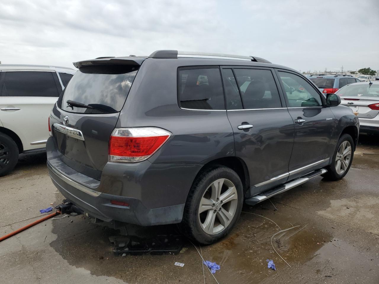 2013 TOYOTA HIGHLANDER