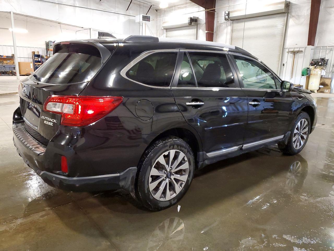 2017 SUBARU Outback