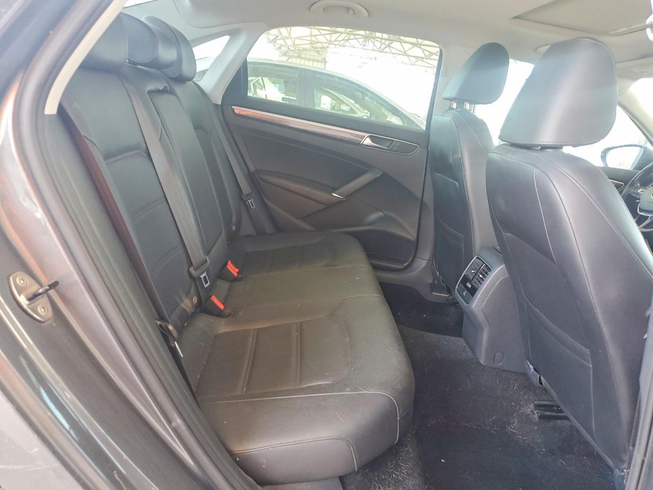 2016 VOLKSWAGEN Passat