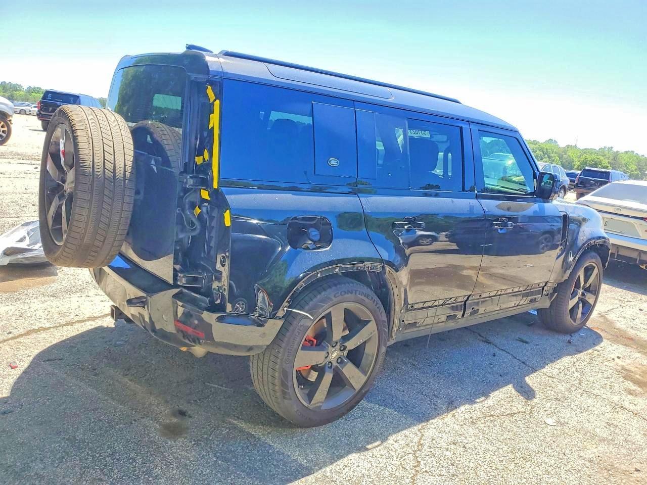 2024 LAND ROVER Defender