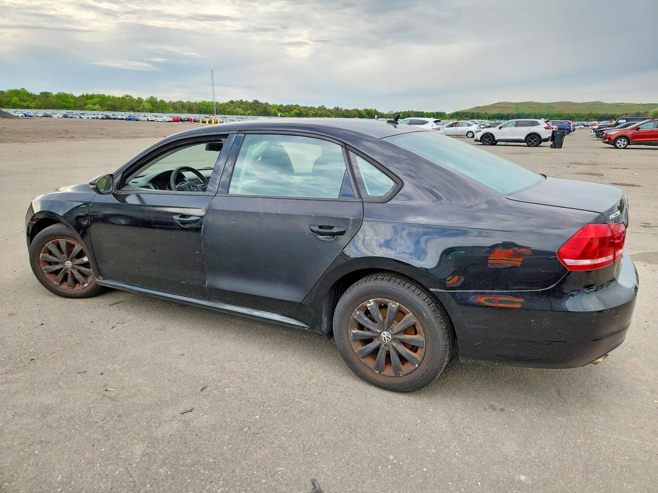 2012 VOLKSWAGEN Passat