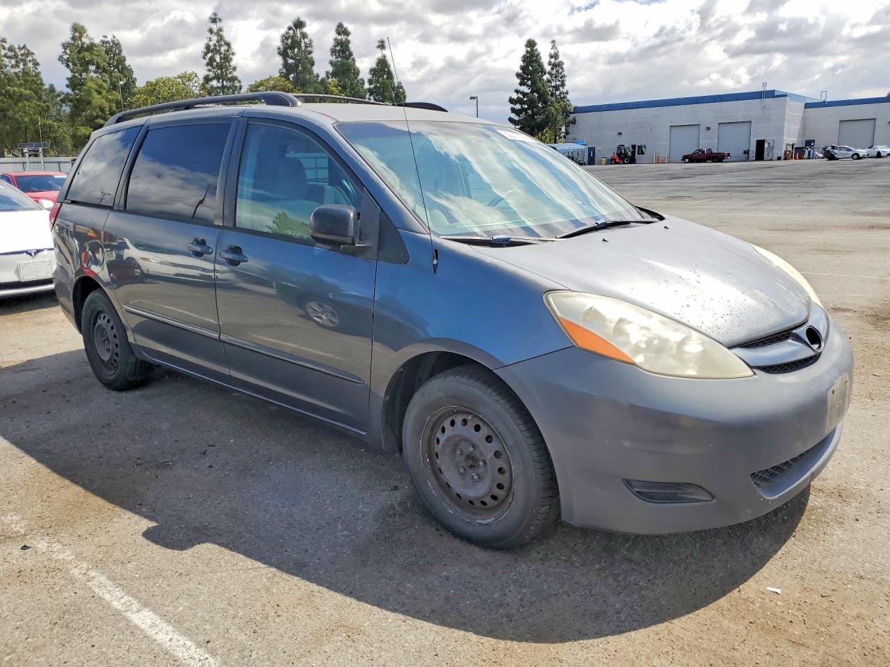 2010 TOYOTA SIENNA
