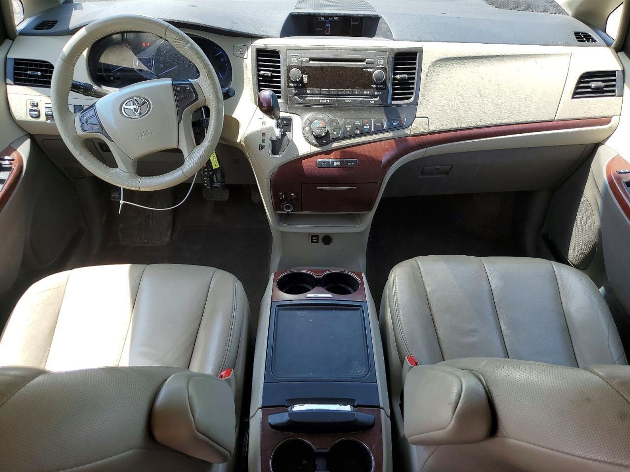 2014 TOYOTA SIENNA