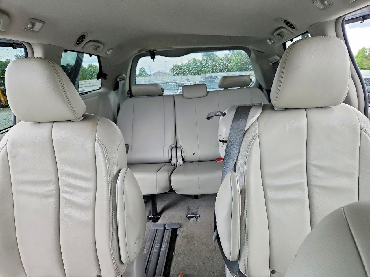 2014 TOYOTA SIENNA