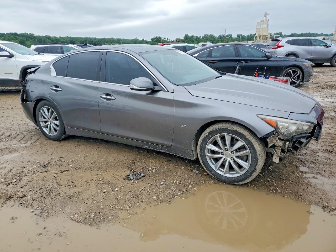 2015 INFINITI Q50