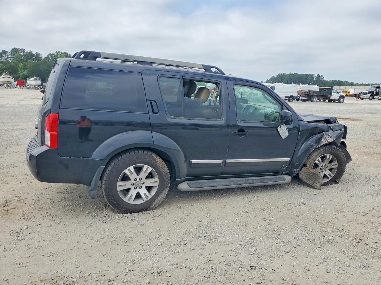 2012 NISSAN PATHFINDER